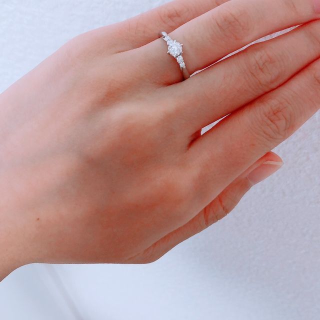 【弥生貴金属の口コミ】 ダイヤの存在感があるデザインがよかったのでちょっと大きめをチョイスし…