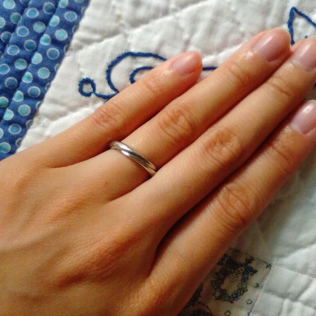 【銀座ダイヤモンドシライシの口コミ】 シンプルでつけ心地の良いもので探していました。シンプルなデザインでも…