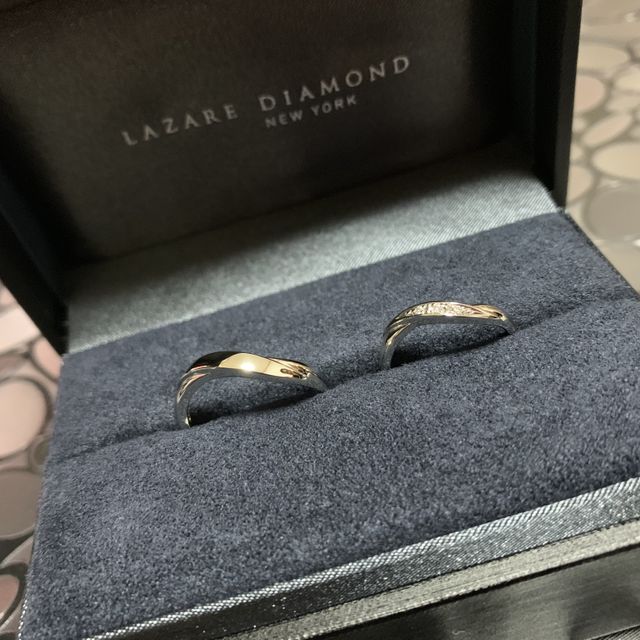 【ラザール ダイヤモンド(LAZARE DIAMOND)の口コミ】 逆Ｓ字の指輪でとても綺麗なデザインです。
歳をとって付けていても全く違…