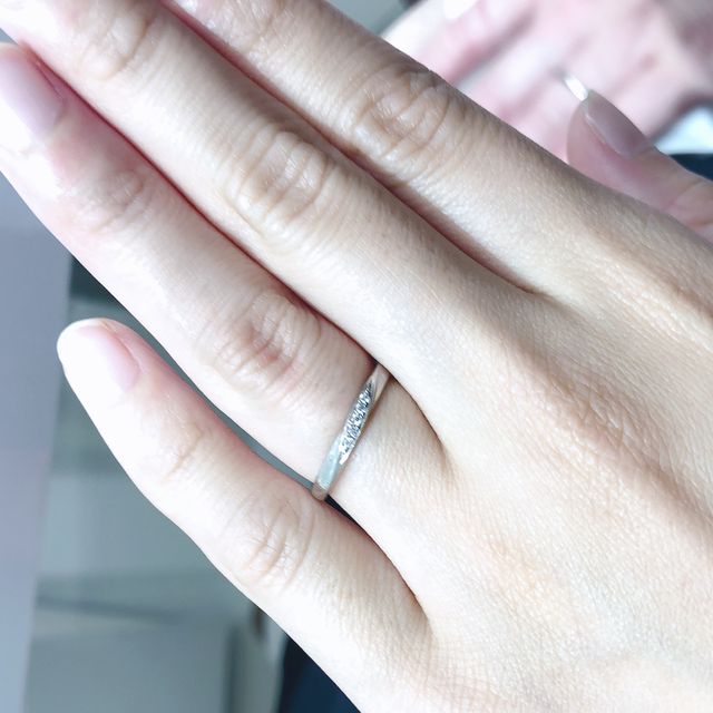 【4℃ BRIDAL(ヨンドシーブライダル)の口コミ】 普通のダイヤよりもっと輝くダイヤを5個入れました
顕微鏡で見るととても…