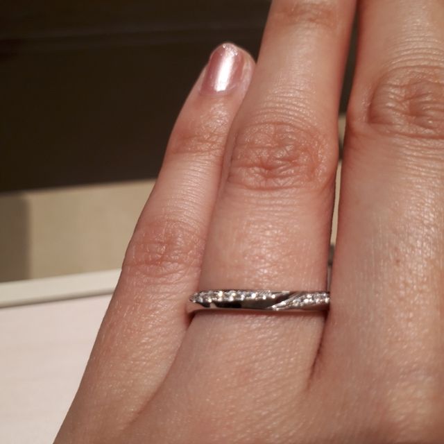 【アイプリモ(I-PRIMO)の口コミ】 上と下にダイヤがあり、つけた時にとてもキラキラと輝いて綺麗でした！
ま…