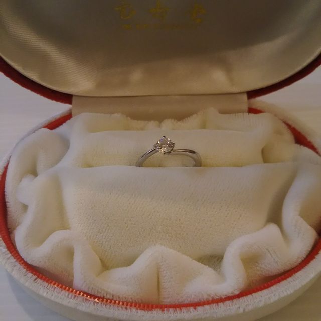 【宝寿堂(ほうじゅどう)の口コミ】 飽きのこないデザイン。複数ダイヤのものなども良いなと思ってたのですが…