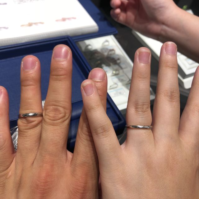 【銀座ダイヤモンドシライシの口コミ】 指輪のデザインはウェーブで、素材はプラチナ95%です。決め手としては一番…