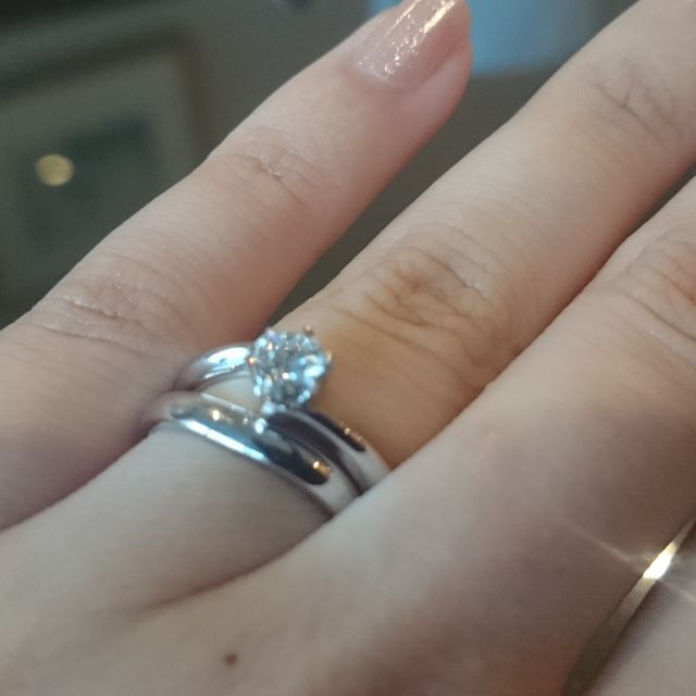 【TANZO.(鍛造指輪)の口コミ】 ひとつひとつのダイヤの大きさに合わせて、職人さんが作ってくれる。
自分…