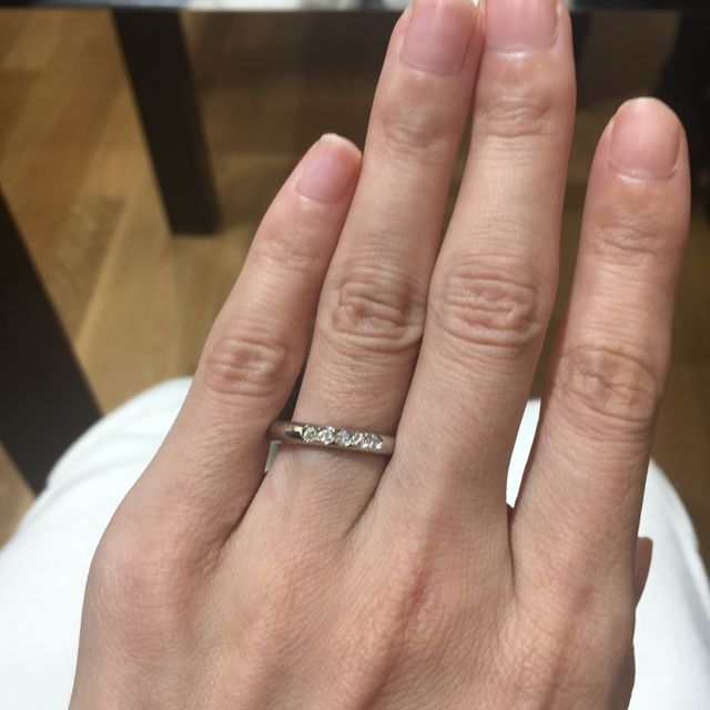 【ROYAL ASSCHER(ロイヤル・アッシャー)の口コミ】 さすが老舗だけあってダイヤの輝きが素晴らしい。試着したのはシンプルな…