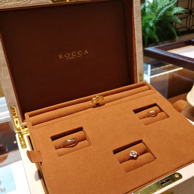 【ROCCA(ロッカ)の口コミ】 もともと店頭に置いてあったデザインから、素材をアレンジしてセミオーダ…