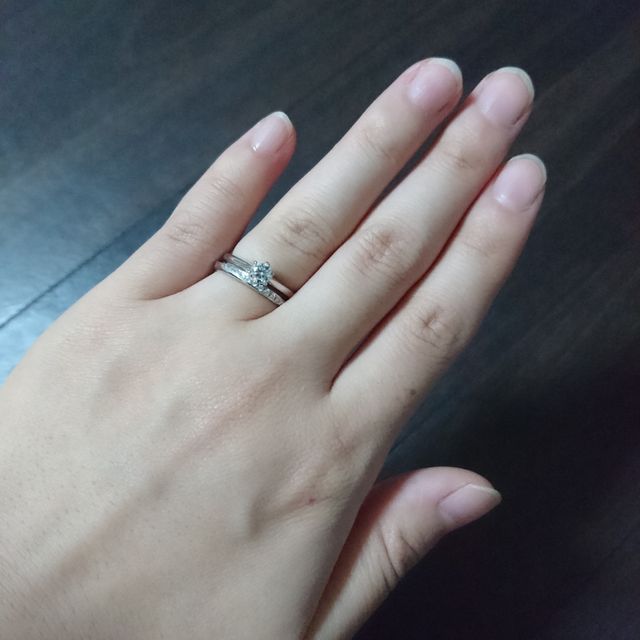 【銀座ダイヤモンドシライシの口コミ】 デザインの綺麗さと付け心地の良さが決め手になりました。ブーケというシ…