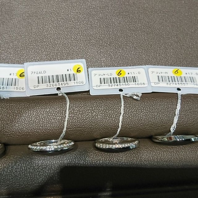 【アイプリモ(I-PRIMO)の口コミ】 アナエルは指輪の片側にのみダイヤモンドがが入っていることにより、反対…