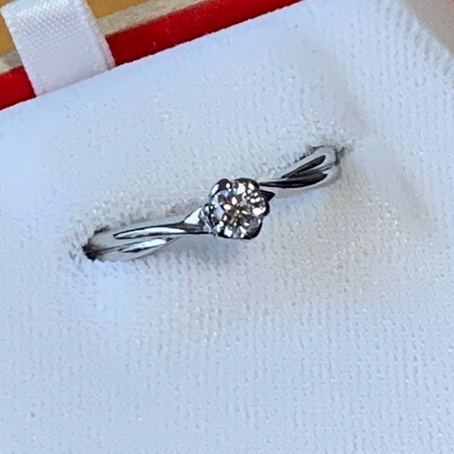 【TANZO.(鍛造指輪)の口コミ】 他にはない、唯一無二の指輪
ダイヤモンドを乗せる台座
そのダイヤモンド…