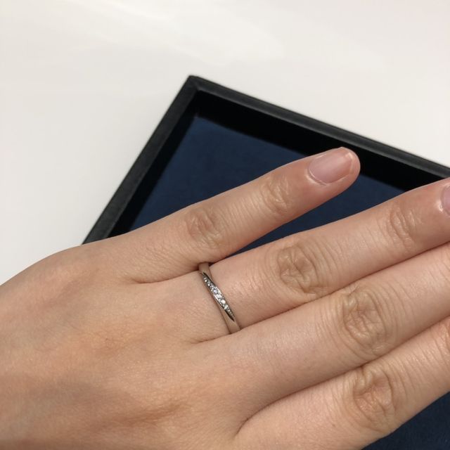 【4℃ BRIDAL(ヨンドシーブライダル)の口コミ】 こんなに素敵にダイヤモンドが散りばめられているのに、予算内の金額（10…