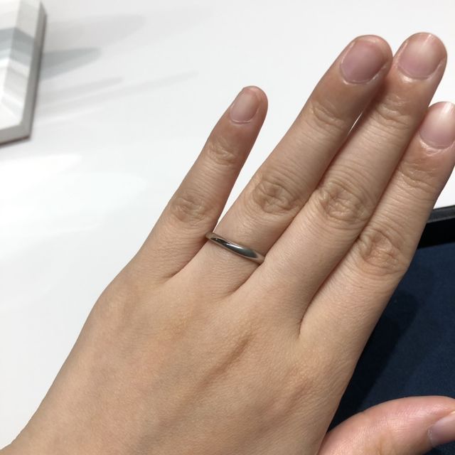 【4℃ BRIDAL(ヨンドシーブライダル)の口コミ】 初めはストレートでダイヤモンドなしのものをと思いましたが、いくつか見…