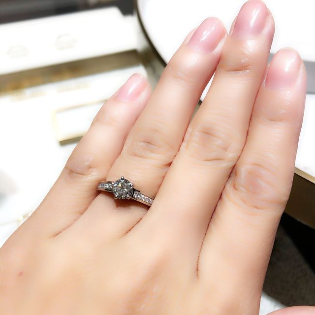 【ショーメ(CHAUMET)の口コミ】 さりげなく、シンプルなデザインなのに、とてもうつくしい。五箇所の留め…