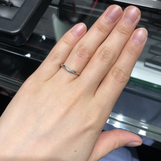 【ラザール ダイヤモンド(LAZARE DIAMOND)の口コミ】 ダイヤの輝きが他のブランドに比べて際立っている印象でした。他のところ…