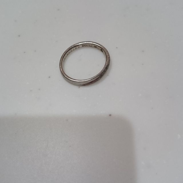 【4℃ BRIDAL(ヨンドシーブライダル)の口コミ】 雑誌などで色々検討しましたが、お店で直接みるとやはり雑誌でみるものと…