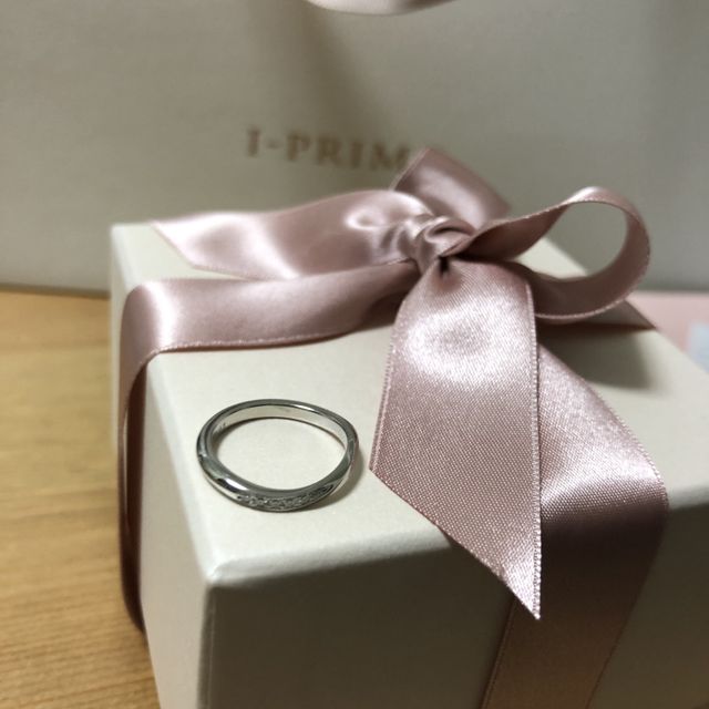 【アイプリモ(I-PRIMO)の口コミ】 派手過ぎないが、少し華やかなデザインが気に入りました。ウェーブがある…