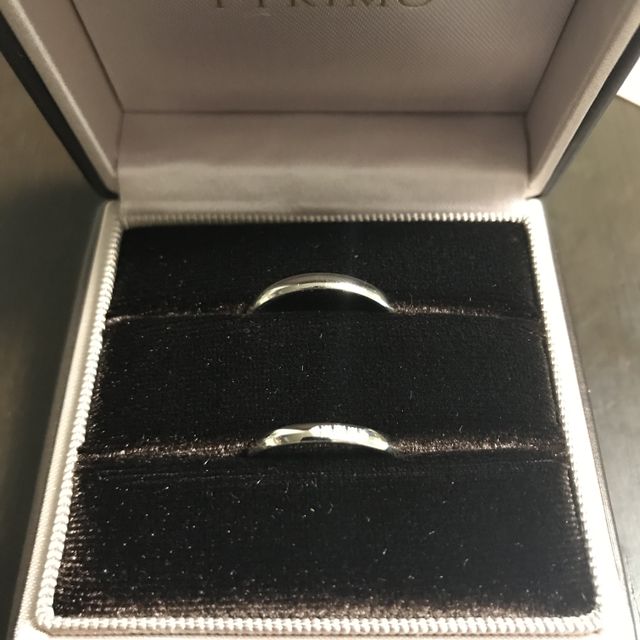 【アイプリモ(I-PRIMO)の口コミ】 シンプルなデザインだが、指輪自体に丸みがあり非常に軽いため、着け心地…