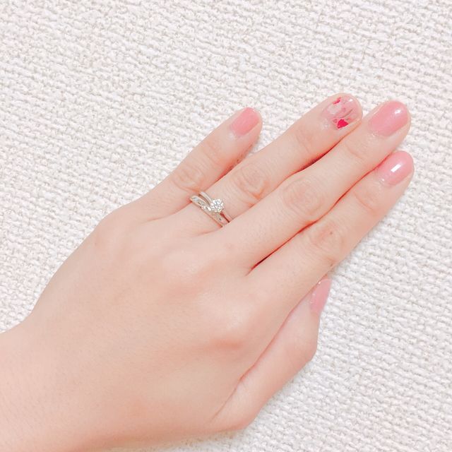 【エクセルコダイヤモンド(EXELCO DIAMOND)の口コミ】 プリンセスのようなデザイン性に惹かれました。
花束をイメージしたような…