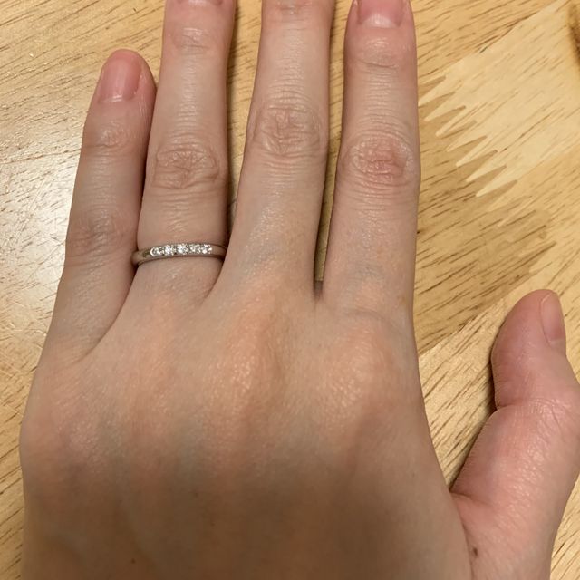 【ラザール ダイヤモンド(LAZARE DIAMOND)の口コミ】 ダイアモンドの輝きがとても良くさりげなく目立つのが決めてで選びました…