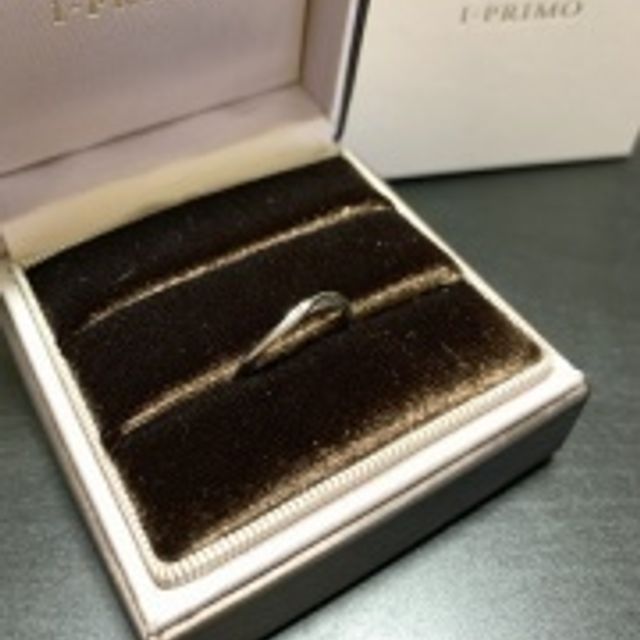 【アイプリモ(I-PRIMO)の口コミ】 ダイヤが一粒あるシンプルな指輪を探していました。
色んな指輪を試着する…