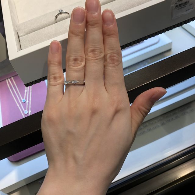 【ブシュロン(BOUCHERON)の口コミ】 7店舗位試着に行き、最終的にはティファニーとの2択でこちらに決めました…