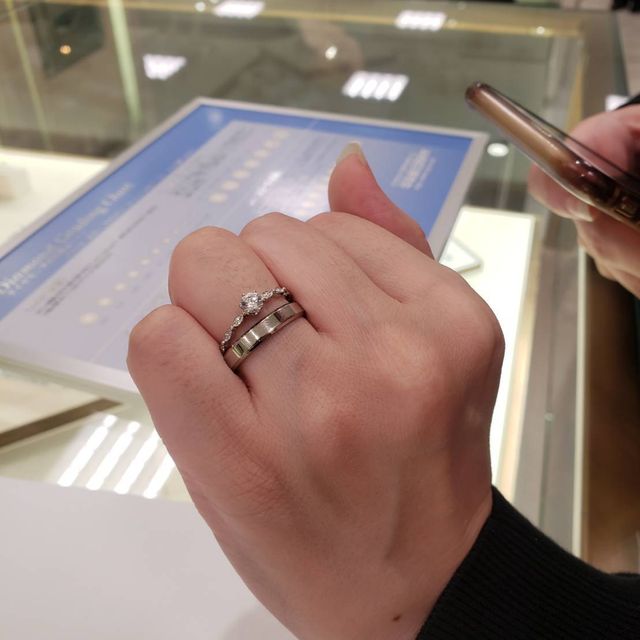 【CHARMY(チャーミー)の口コミ】 結婚指輪はシャネルのココクラシュかなと考えていて、それに合う婚約指輪…