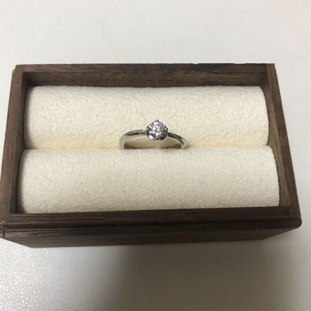 【PORTADA(ポルターダ)の口コミ】 決め手はデザインです。あまり派手にはしたくなく、しかしながら石を目立…