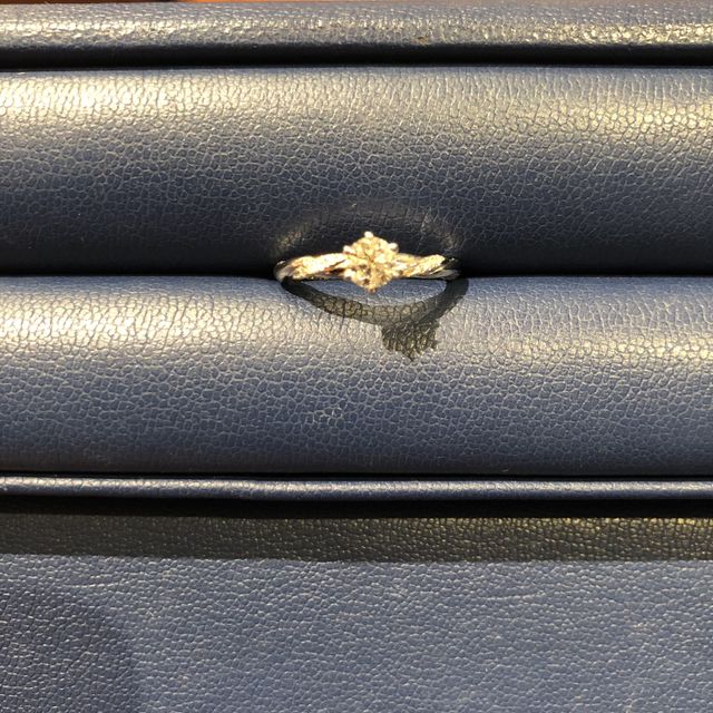 【銀座ダイヤモンドシライシの口コミ】 ラプンツェルの髪の毛をイメージしたようなかわいらしいデザインであり、…