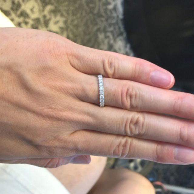 【エクセルコダイヤモンド(EXELCO DIAMOND)の口コミ】 華やかさのあるハーフエタニティーリングであり、ダイヤモンドの一つ一つ…
