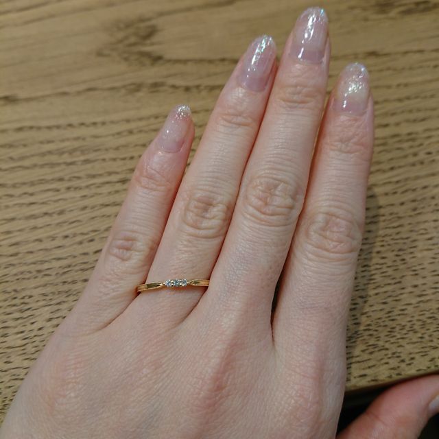 【Love Bond(ラブボンド)の口コミ】 中心に向かって細くなっているフォルムが、指元を長く綺麗に見えるように…