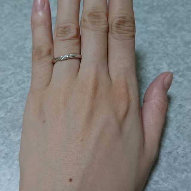 【銀座ダイヤモンドシライシの口コミ】 関節が太くても似合う指輪を選びました。また
婚約指輪をもらわなかったの…