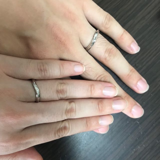 【銀座ダイヤモンドシライシの口コミ】 二人でウェーブ型の結婚指輪が欲しいと思い来店しました。いくつか試着さ…
