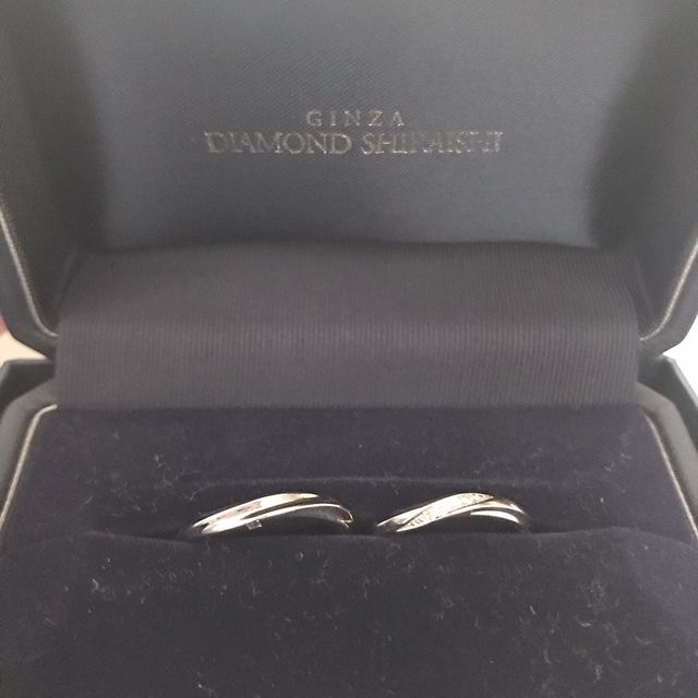 【銀座ダイヤモンドシライシの口コミ】 二人でウェーブ型の結婚指輪が欲しいと思い来店しました。いくつか試着さ…