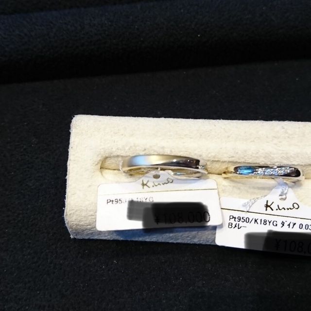 【ケイウノ ブライダル(K.UNO BRIDAL)の口コミ】 この指輪はストレートデザインで斜めにダイヤモンドが入っています。真っ…