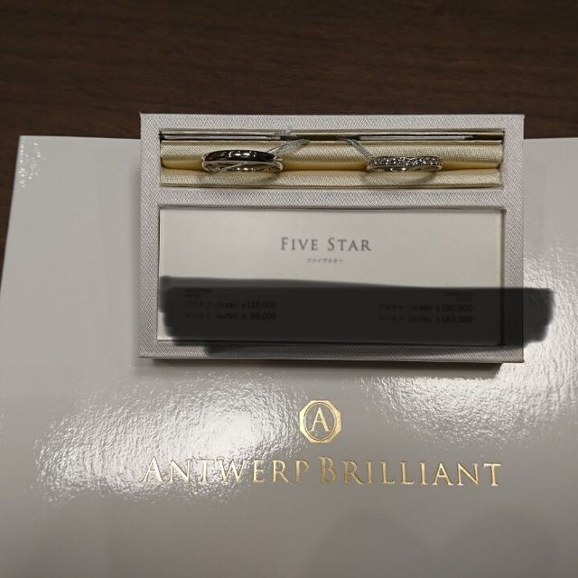 【ANTWERP BRILLIANT(アントワープブリリアント)の口コミ】 この指輪はブイラインのデザインにダイヤモンドが入っています。とてもキ…