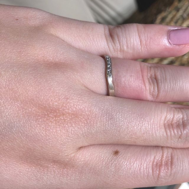 【杢目金屋(もくめがねや)の口コミ】 落ち着いた和風を感じさせるデザインでダイヤモンドの輝きが綺麗ですし、…