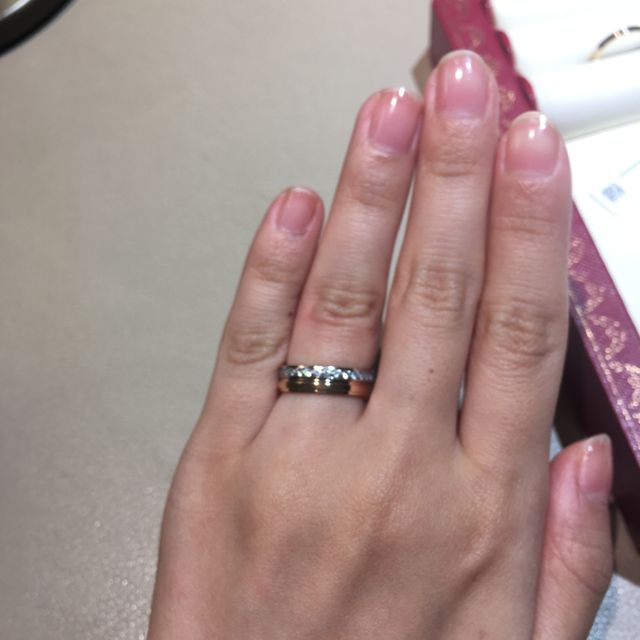 【カルティエ(Cartier)の口コミ】 ダムールのデザインは、非常にシンプルながら、表面に溝が貼ってあり、光…