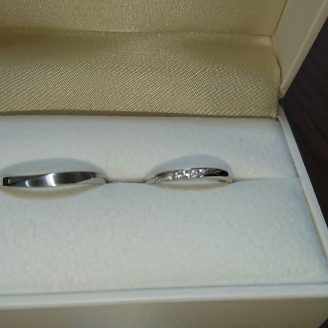 【RosettE(ロゼット)の口コミ】 なめらかなウェーブのデザインがシンプルすぎず、かつ派手すぎずしっくり…