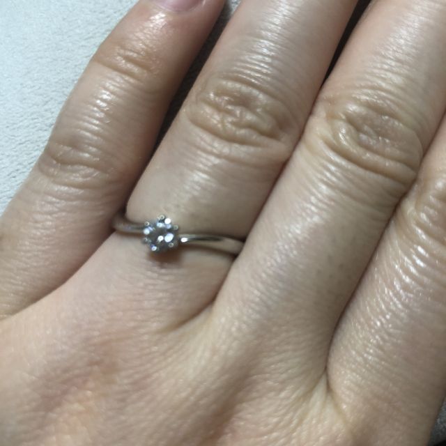 【4℃ BRIDAL(ヨンドシーブライダル)の口コミ】 限定モデルであり、特別感を感じ即決しました。繊細な作りで指にフィット…