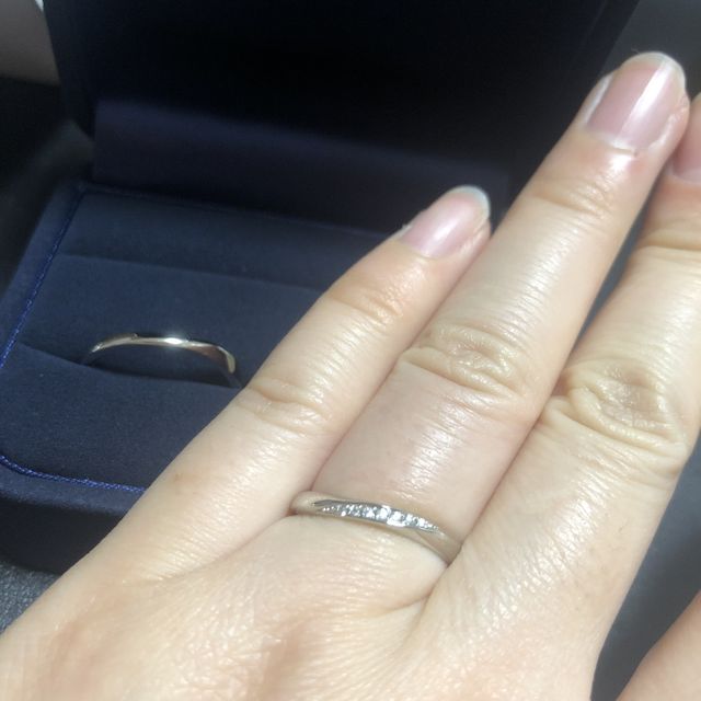 【4℃ BRIDAL(ヨンドシーブライダル)の口コミ】 婚約指輪のセットモデルで購入しました。一生身に付けるものなので色々な…
