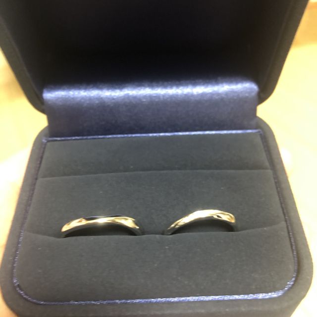 【4℃ BRIDAL(ヨンドシーブライダル)の口コミ】 婚約指輪のセットモデルで購入しました。一生身に付けるものなので色々な…