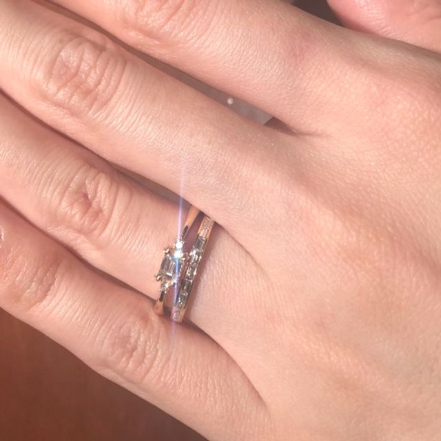 【ORECCHIO(オレッキオ)の口コミ】 エンゲージリングに関してはセンターに向かってラインが絞られており、上…