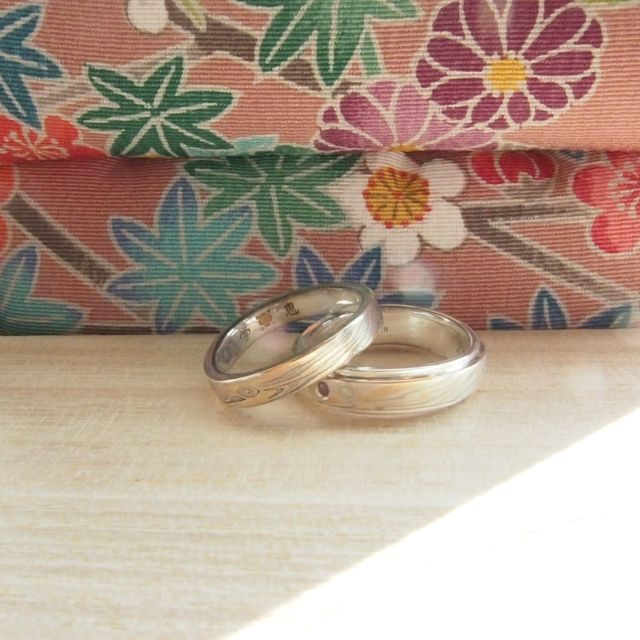 【杢目金屋(もくめがねや)の口コミ】 出会いはゼクシィなびで指輪の案内をされた時にパンフレットを見て、和風…