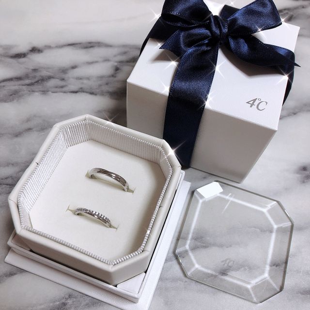 【4℃ BRIDAL(ヨンドシーブライダル)の口コミ】 シンプルかつオシャレなものがよかったので、ストレートだけどクロスにな…