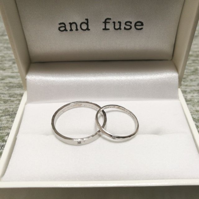 【湘南彫金工房 andfuseの口コミ】 二人で指輪が作れると言うのが一番の決め手です。
二人で素材選びや、デザ…