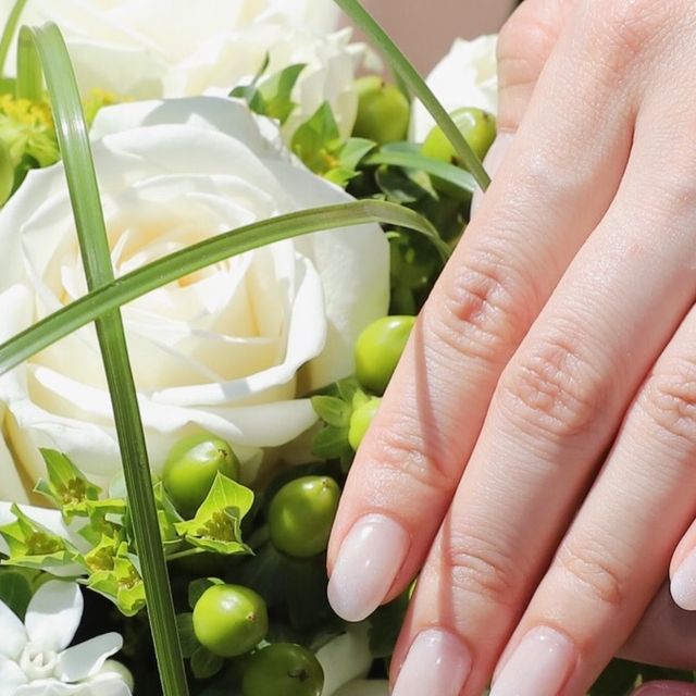 【ブシュロン(BOUCHERON)の口コミ】 一般的な婚約指輪のタイプとは異なるデザインですが、華やかで普段のお出…