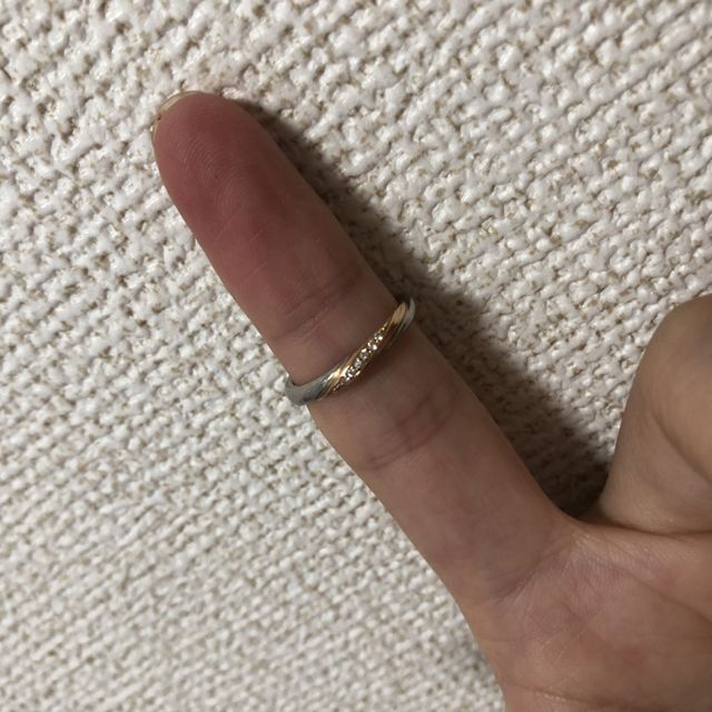 【4℃ BRIDAL(ヨンドシーブライダル)の口コミ】 真ん中にストーンの入ってる指輪を探していました！
その中であんまり指輪…