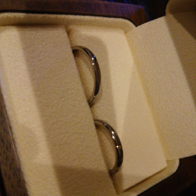 【Ponte Vecchio(ポンテヴェキオ)の口コミ】 メレダイヤがついており、指が綺麗に見えるボリュームとシンプルなデザイ…