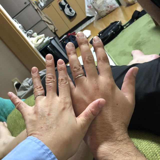 【銀座ダイヤモンドシライシの口コミ】 きれいな形でシンプルでしたので決めました。私はダイヤを入れたかったの…