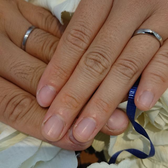 【Something Blue(サムシングブルー)の口コミ】 シンプルな指輪を探していたところ、いくつかの指輪を試着しましたが、そ…