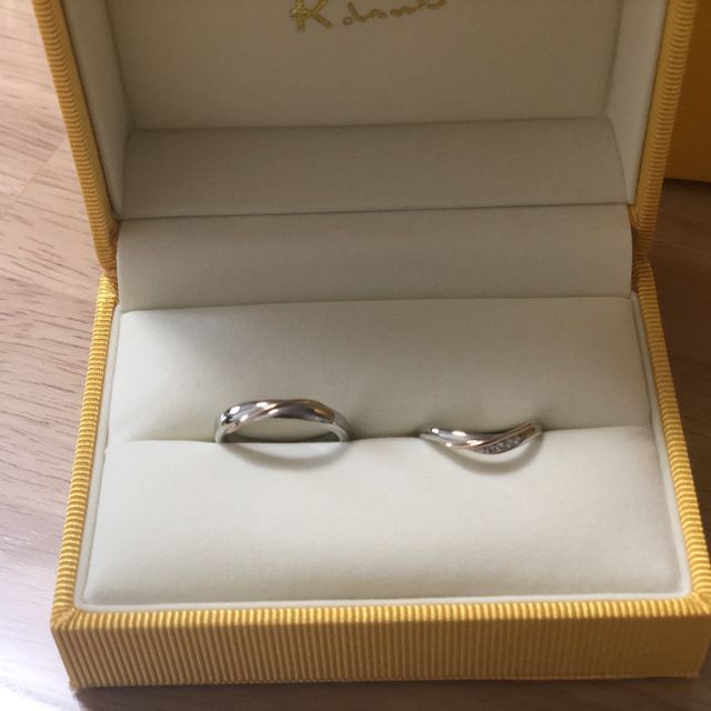 【ケイウノ ブライダル(K.UNO BRIDAL)の口コミ】 婚約指輪と重ね付けできるデザインをと考えていました。いただいた指輪が…